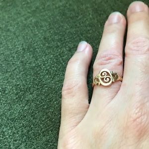 James Avery 14K Gold Spanish Swirl Ring, Size 5.5